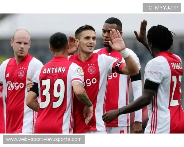 阿贾克斯主场不败，荷甲冠军稳步推进，阿贾克斯在荷甲什么地位